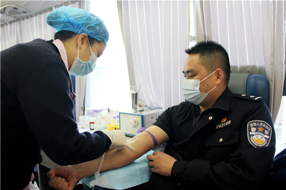 “讓愛(ài)暖冬”無(wú)償獻(xiàn)血活動(dòng)走進(jìn)白河縣中廠鎮(zhèn)同心社區(qū)