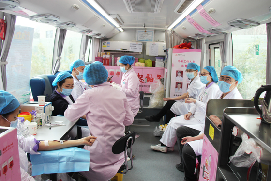 醫(yī)者仁心 大愛無疆 挽袖獻(xiàn)血 守護(hù)生命 ——安康市人民醫(yī)院開展冬季愛心獻(xiàn)血活動(dòng)