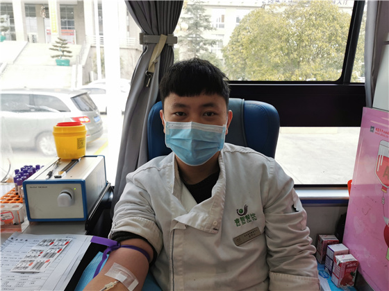 人民警察一心為民，捋袖捐血鐵血柔情——安康市公安局積極開(kāi)展冬季獻(xiàn)血活動(dòng)