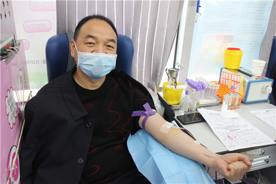 人民警察一心為民，捋袖捐血鐵血柔情——安康市公安局積極開(kāi)展冬季獻(xiàn)血活動(dòng)