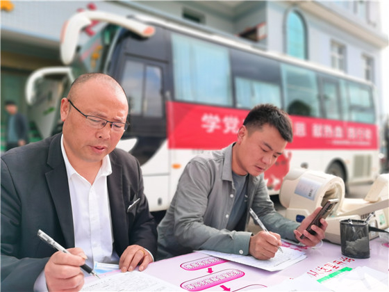 獻(xiàn)血傳真情，為黨旗添光彩 ——三元村春季無償獻(xiàn)血活動(dòng)側(cè)記