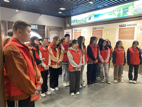 緬懷沈氏三賢 弘揚(yáng)勤廉家風(fēng)|安康市中心血站聯(lián)合安康學(xué)院團(tuán)委開展愛國主義教育活動